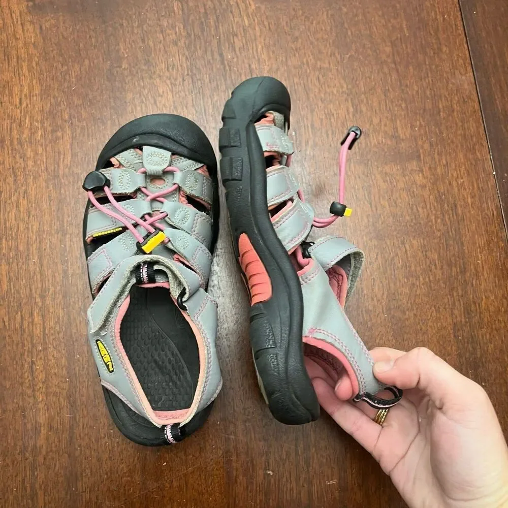 Keen Unisex Kid Black Orange Water Sandals 2.5-3 Aqua Sock Close Toe Drawstring